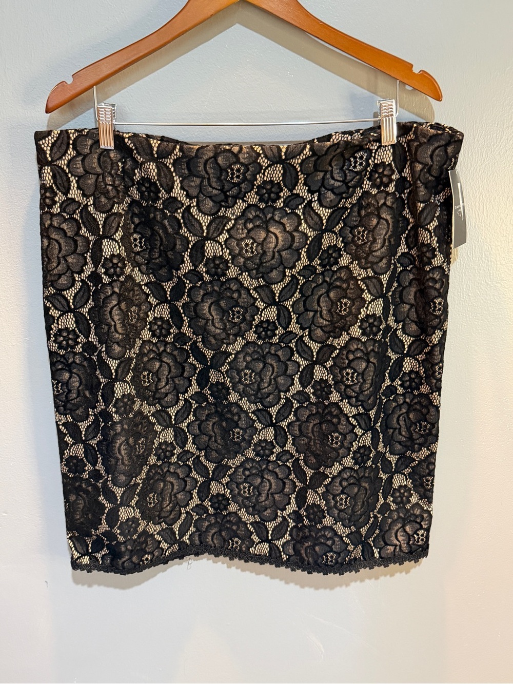 TAHARI ASL BLACK FLORAL LACE PENCIL SKIRT WITH NUDE UNDERLAY SZ 16W NWT